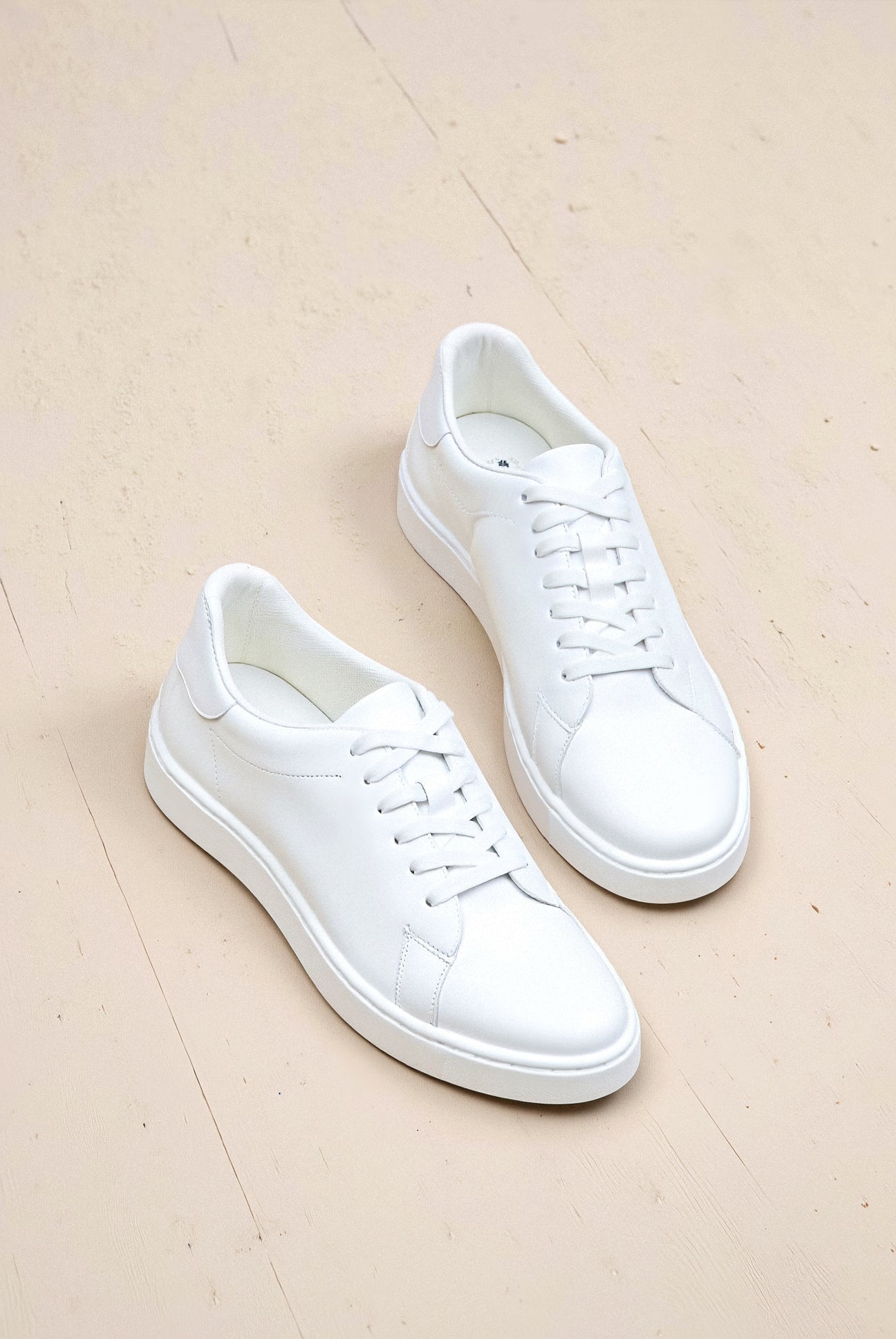 Minimalistische witte sneakers – Perfect voor elke gelegenheid